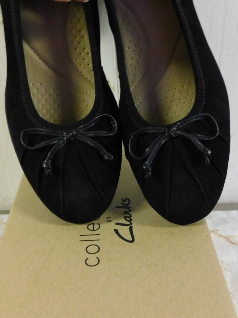Clarks Black Suede Ballerina Flat Style Shoes sz 7 Med - Picture 9 of 9